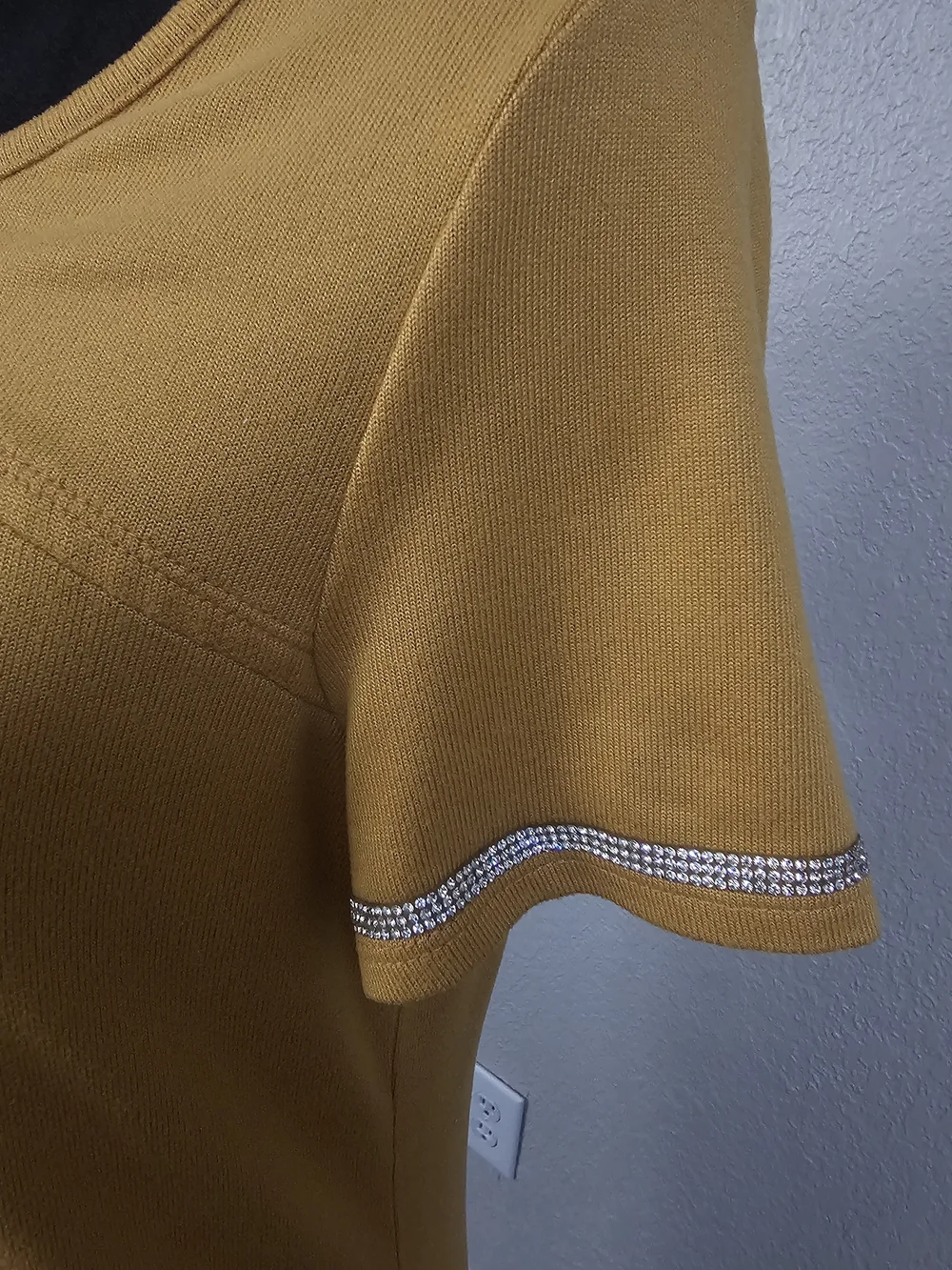Mustard Short-Sleeve Cutout Women's Top M - Picture 4 of 10